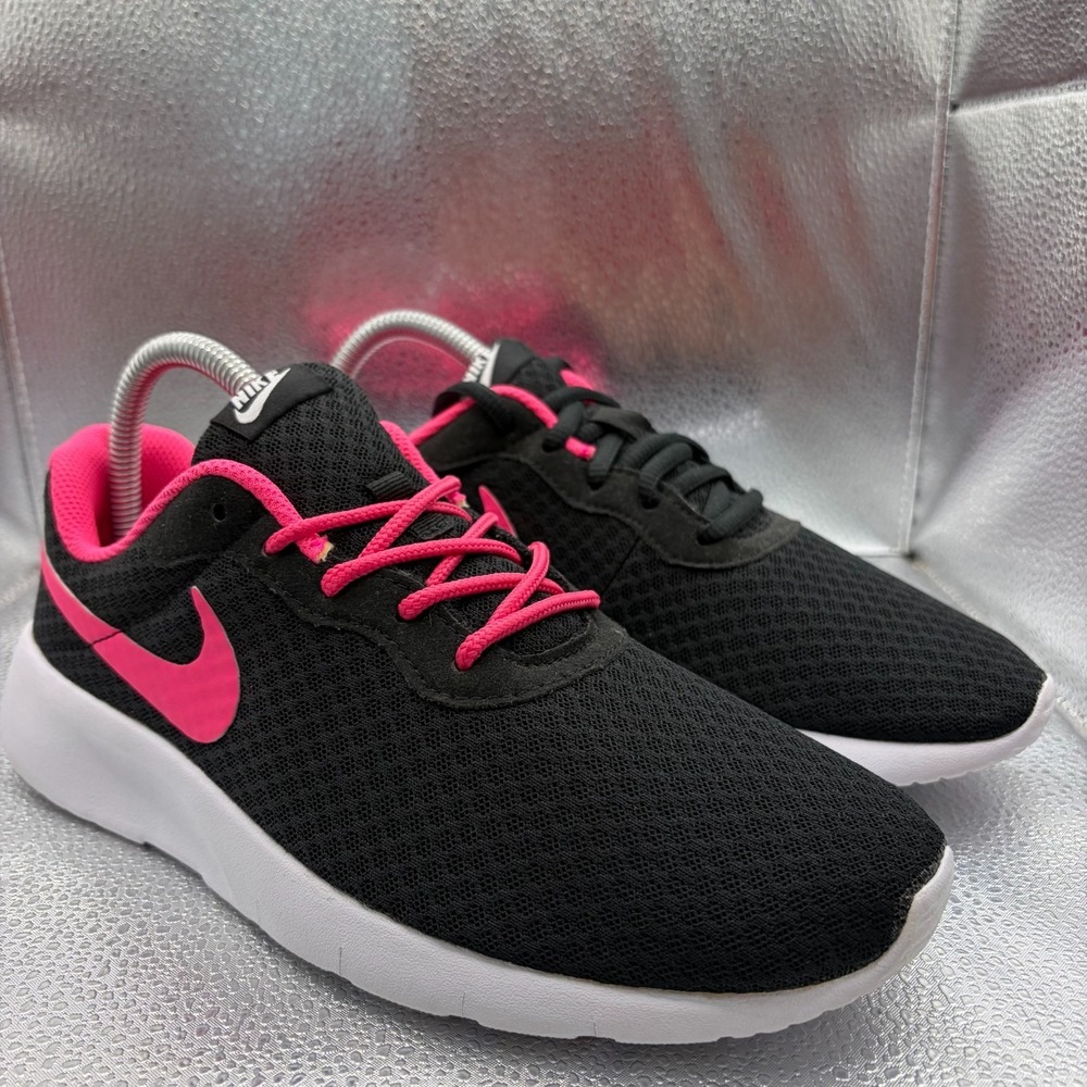 Size 6.5Y Nike Tanjun (GS) Black Pink Kids Low Top Running‎ Sneakers 818384-061